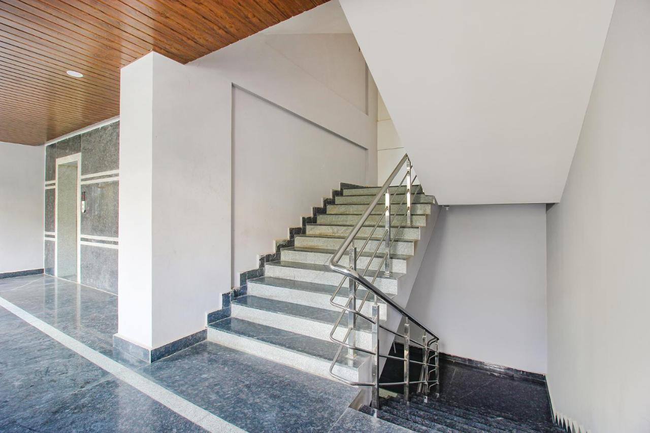 Fabhotel Ssr Fern Suites - 100M From Gsm Mall Madeenaguda Lingampalli Dış mekan fotoğraf