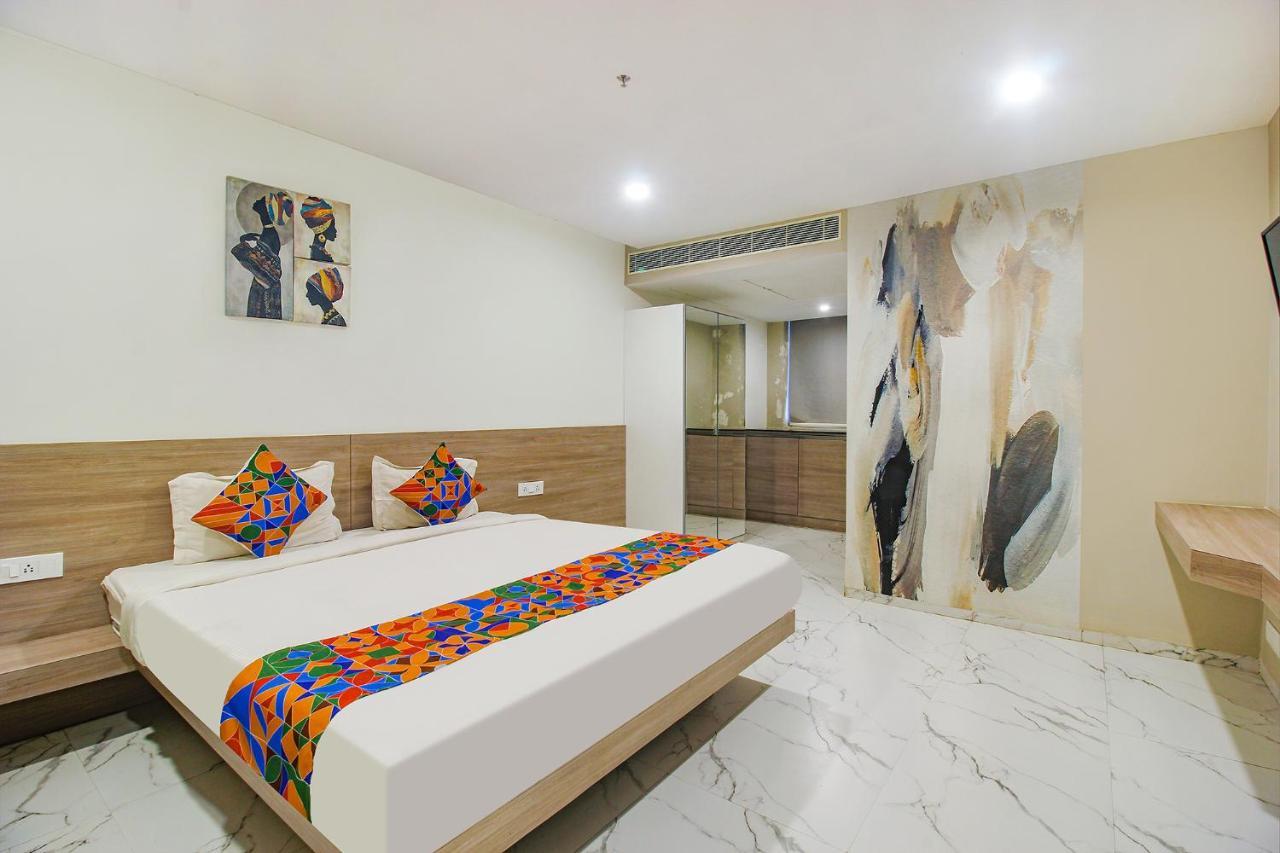 Fabhotel Ssr Fern Suites - 100M From Gsm Mall Madeenaguda Lingampalli Dış mekan fotoğraf