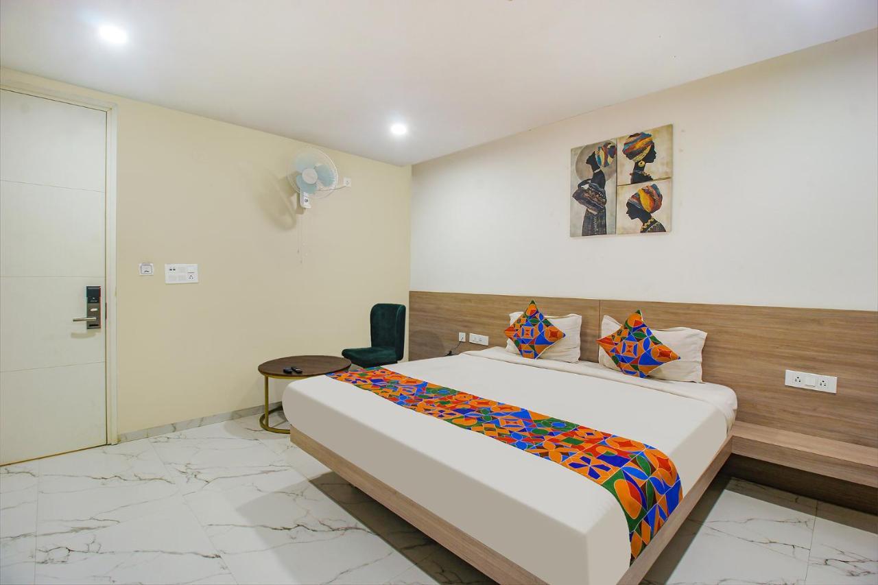 Fabhotel Ssr Fern Suites - 100M From Gsm Mall Madeenaguda Lingampalli Dış mekan fotoğraf